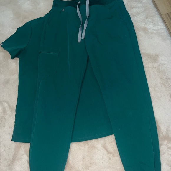 Figs Green Scrub Set - Picture 3 of 5